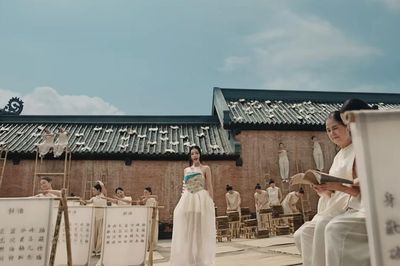 Tranh cãi chữ Nôm trong MV 'Lá ngọc cành vàng' của ca nương Kiều Anh