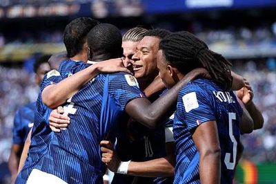 Mbappe lập cú đúp, tuyển Pháp đòi nợ 2002 từ Senegal