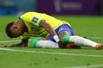 Neymar nghỉ hết vòng bảng World Cup, truyền thông Brazil dội 'mưa chỉ trích' lên Selecao