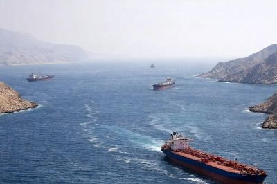 Tình báo Mỹ cảnh báo Iran có thể đóng cửa eo biển Hormuz bất cứ lúc nào