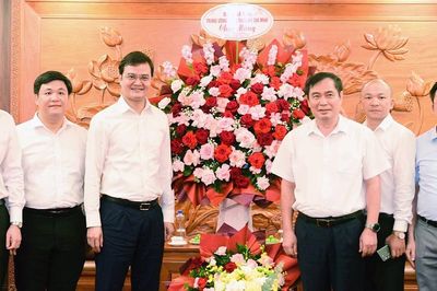 Bí thư thứ nhất T.Ư Đoàn chúc mừng Ban Tuyên giáo và Dân vận Trung ương, Báo Nhân Dân, Thông tấn xã Việt Nam