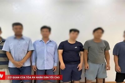 Khởi tố 8 đối tượng đánh bạc tại nhà