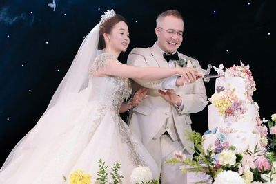 Chàng cảnh sát Đức kết hôn với cô gái Hà Nội, ngỡ ngàng về đám cưới 1.000 khách