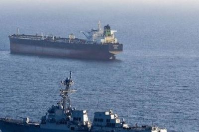 Tàu dầu Iran rời khu vực Mỹ phong tỏa, giá dầu thế giới giảm mạnh