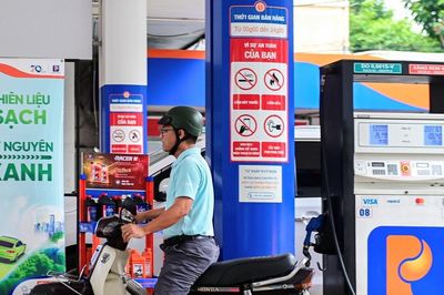 Bộ Tài chính nói về chênh lệch thuế giữa xăng E10 và xăng khoáng
