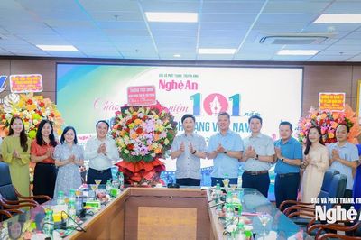 Lãnh đạo HĐND tỉnh, Đoàn ĐBQH tỉnh chúc mừng Báo và phát thanh, truyền hình Nghệ An nhân Ngày Báo chí cách mạng Việt Nam