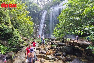 Hiking Lủng Páng mở hướng phát triển du lịch sinh thái ở Thái Nguyên