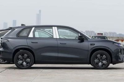 SUV hạng D trang bị vượt trội Hyundai Santa Fe, công suất 313 mã lực, giá chưa tới 500 triệu đồng