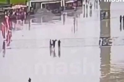 Sét đánh giữa công viên, 3 người bị thương