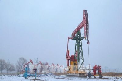 Giá dầu thế giới lao dốc xuống mức đáy 3 tháng