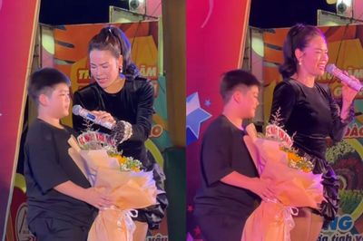 Nhật Kim Anh dẫn con trai đi hát hội chợ