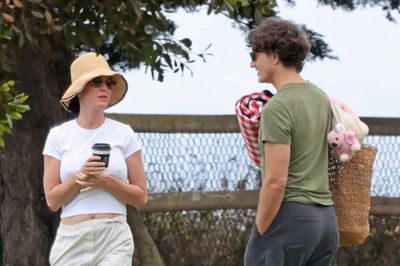 Katy Perry và Justin Trudeau gây chú ý với khoảnh khắc thân mật trong buổi dã ngoại