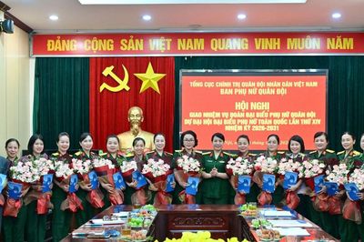 Gặp mặt Đoàn đại biểu Phụ nữ Quân đội dự Đại hội đại biểu Phụ nữ toàn quốc lần thứ XIV