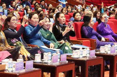 789 đại biểu bước vào Phiên làm việc thứ nhất Đại hội Phụ nữ toàn quốc lần thứ XIV