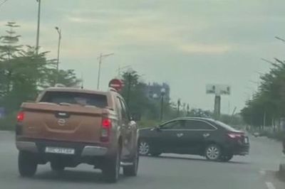 Bị phạt vì quay đầu ô tô tại đầu cầu vượt