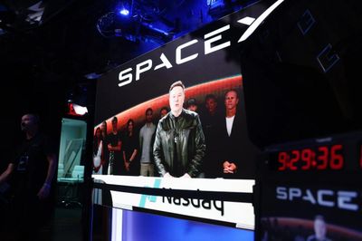 Vốn hóa SpaceX có lúc vượt cả Microsoft và Amazon