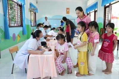 Linh hoạt tháo gỡ vướng mắc, quyết tâm đạt chỉ tiêu khám sức khỏe toàn dân