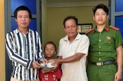 Tự nguyện trả lại tài sản cho người đánh rơi