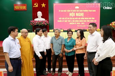 Chủ tịch HĐND tỉnh Lâm Đông và các đại biểu HĐND tỉnh tiếp xúc cử tri phường Phan Rang