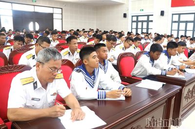 Lữ đoàn 957 phối hợp phổ biến, giáo dục pháp luật cho cán bộ, chiến sĩ