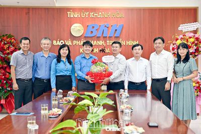 Các cơ quan, đơn vị thăm, chúc mừng Báo và Phát thanh, Truyền hình Khánh Hòa nhân dịp kỷ niệm 101 năm Ngày Báo chí cách mạng Việt Nam