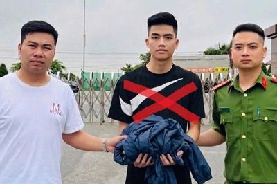 Đối tượng truy nã đặc biệt nguy hiểm về tội giết người ra đầu thú