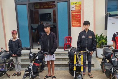 Phụ huynh ở đâu khi con độ chế xe điện?