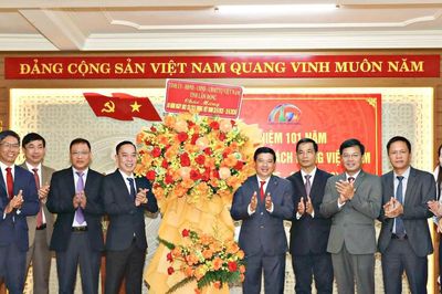Bí thư Tỉnh ủy Lâm Đồng Y Thanh Hà Niê Kđăm thăm, chúc mừng Báo và PTTH tỉnh nhân Ngày Báo chí Cách mạng Việt Nam