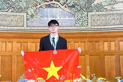 Học sinh Trường THPT Chuyên Hùng Vương giành Huy chương Bạc tại Olympic Vật lý Châu Âu năm 2026