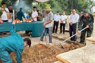 Khai quật, đưa hài cốt liệt sĩ về an táng tại quê nhà