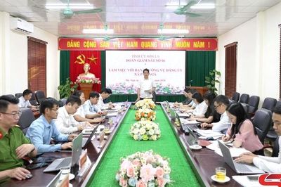 Đoàn giám sát số 6 làm việc với Ban Thường vụ Đảng ủy xã Pắc Ngà