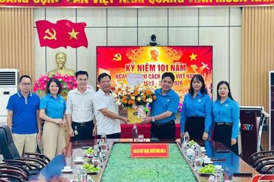 Các đơn vị thăm, chúc mừng Báo và Phát thanh, truyền hình Sơn La nhân kỷ niệm 101 năm Ngày Báo chí Cách mạng Việt Nam