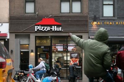 Vì sao công ty mẹ quyết định bán Pizza Hut?