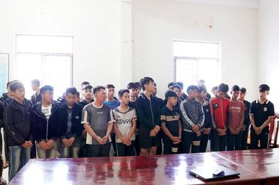 Triệu tập 39 thanh thiếu niên mang hung khí gây rối trong đêm