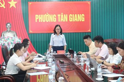 Đoàn kiểm tra, giám sát Ban đại diện Hội đồng quản trị NHCSXH tỉnh làm việc tại phường Tân Giang
