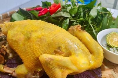 Mẹo luộc gà không cần nước, gà ngọt lịm, thơm phức lại không bị đỏ xương