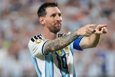 Ronaldo: 'Cả thế giới phải chấp nhận Messi xuất sắc nhất mọi thời đại'