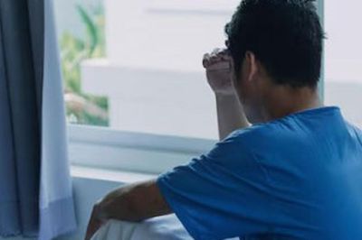 Chồng phải nhập viện sau khi bắt quả tang vợ ngoại tình trong ô tô