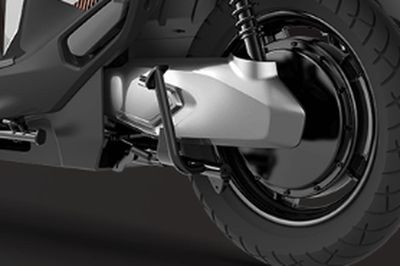 Xe máy điện ở Việt Nam trang bị ngang xe ga 150cc, đi 173 km/sạc, siêu tốc độ giá gần 53 triệu đồng gây ngạc nhiên