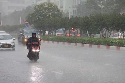Miền Bắc nhiều mây, mưa dông mạnh vào chiều tối