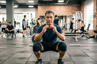 Sau tuổi 50, có nên tập squat mỗi ngày để chống mất cơ?