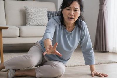 Bài tập 2 phút mỗi ngày giúp giảm nguy cơ té ngã sau tuổi 50
