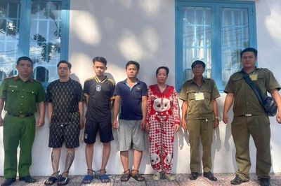 Bắt nhiều đối tượng dùng hung khí đòi nợ kiểu cướp tài sản ở TPHCM