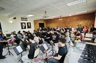 'Giai điệu hân hoan' quy tụ gần 100 nghệ sĩ kèn, guitar
