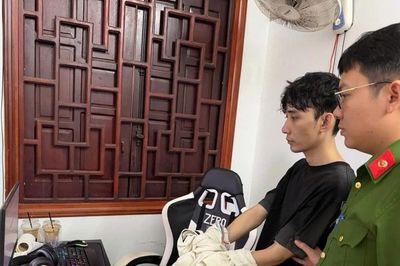 Bắt nhóm đối tượng 'phù phép' giấy tờ, tài liệu giả để... thu tiền thật