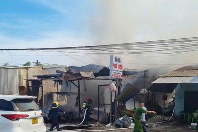 Cháy nổ tại vựa ve chai ở Đồng Nai, 2 người chết tại chỗ