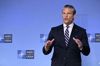 Mỹ chỉ trích đồng minh NATO, cảnh báo xem xét triển khai quân đội ở châu Âu