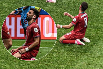 Biểu cảm của Fernandes khi Ronaldo bỏ lỡ cơ hội