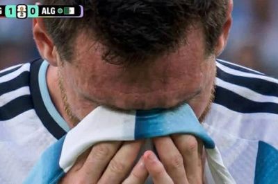 Vì sao Messi bật khóc