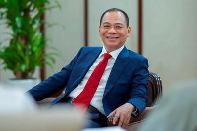 Tài sản ông Phạm Nhật Vượng tăng cả tỷ USD một buổi sáng